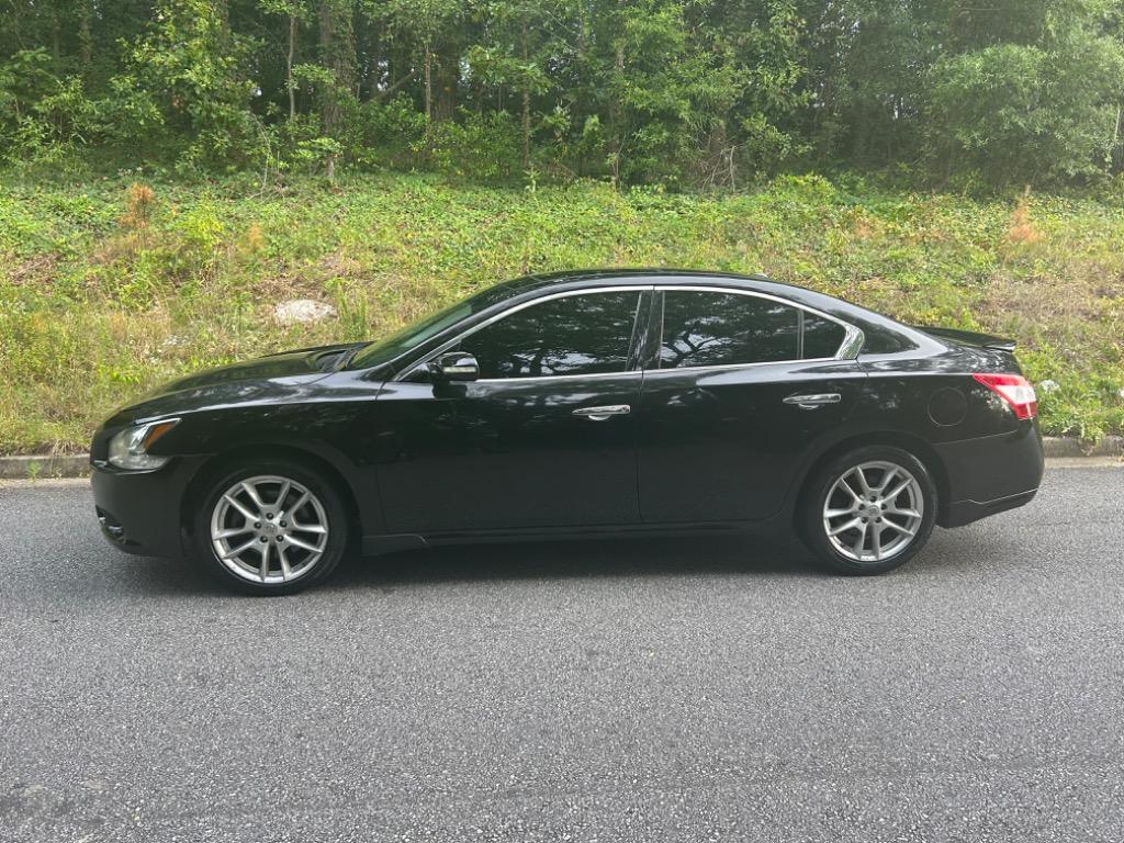 2011 Nissan Maxima SV's photo