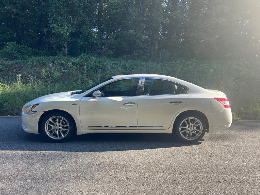 2009 Nissan Maxima SV's photo